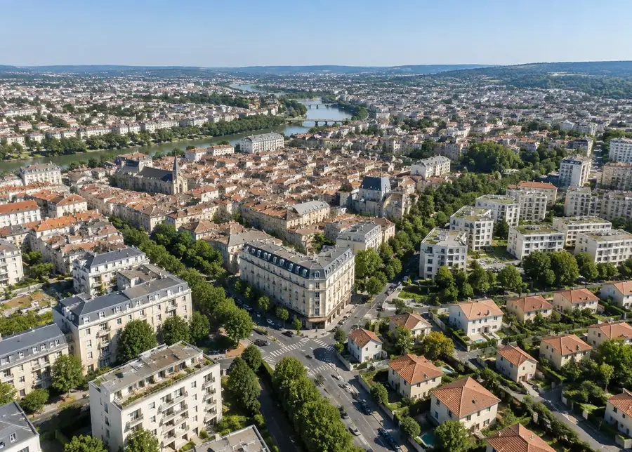 Carte de France et maisons de plusieurs régions